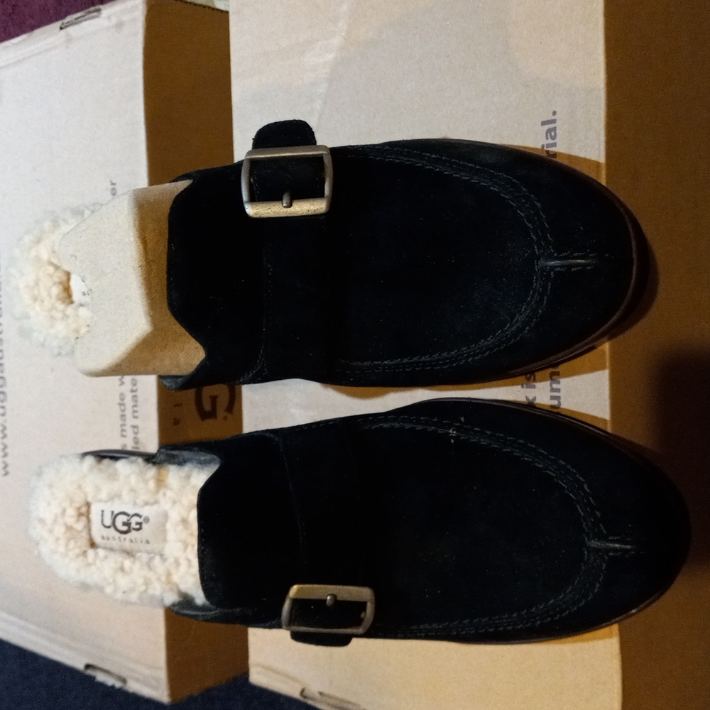 NWT BLACK SLIDE LINED UGGS